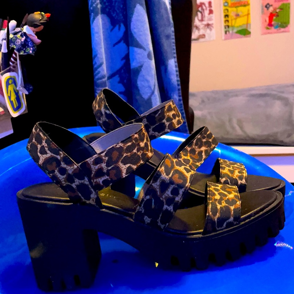 Leopard Print Strap Platform/ Chunk Sandals - image 1